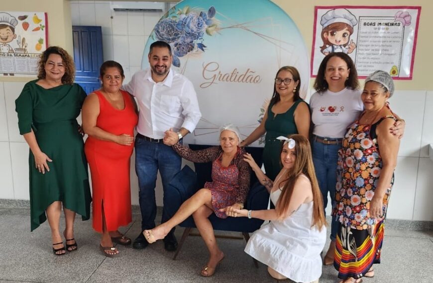 Merendeira é homenageada após 40 anos de dedicação em escola de Porto Velho