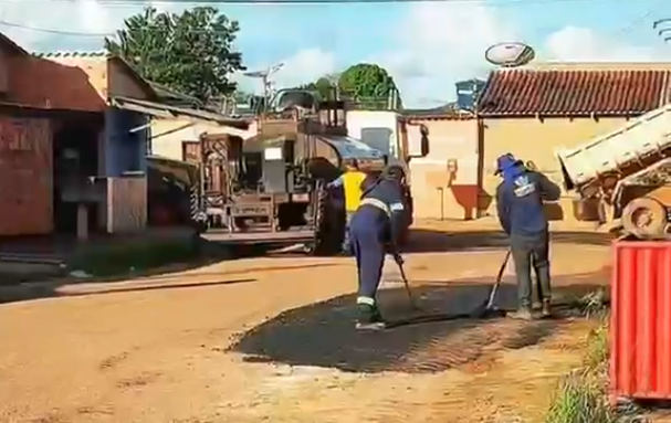 Vereador Adriano Gomes garante melhorias em via do bairro Tancredo Neves