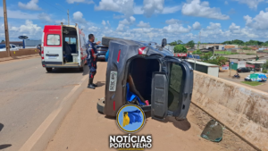 HB20 CAPOTA NA BR-364 SOBRE VIADUTO DA JATUARANA&hellip;