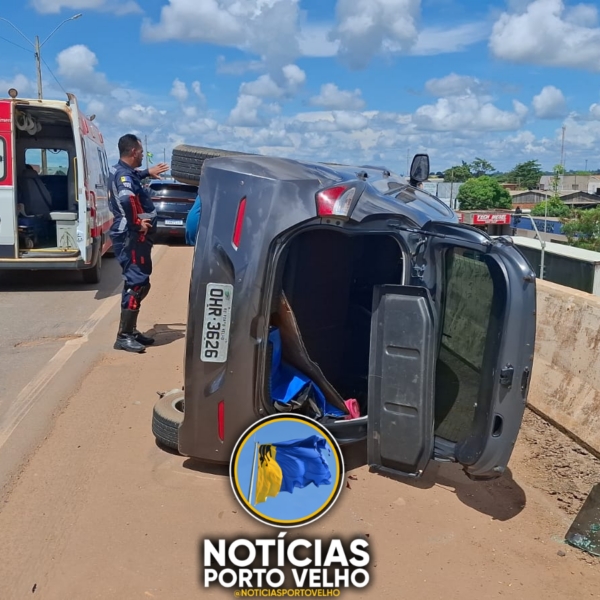 HB20 CAPOTA NA BR-364 SOBRE VIADUTO DA JATUARANA E POR POUCO NÃO CAI DO VIADUTO