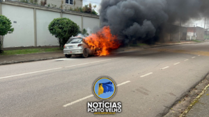 Carro é consumido pelo fogo com quatro ocupantes&hellip;