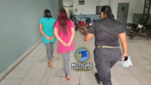 MULHER E ADOLESCENTE SÃO FLAGRADAS COM DROGAS NO&hellip;