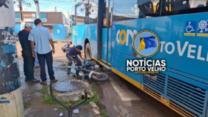VÍDEO – MOTO FICA EMBAIXO DE ÔNIBUS APÓS&hellip;