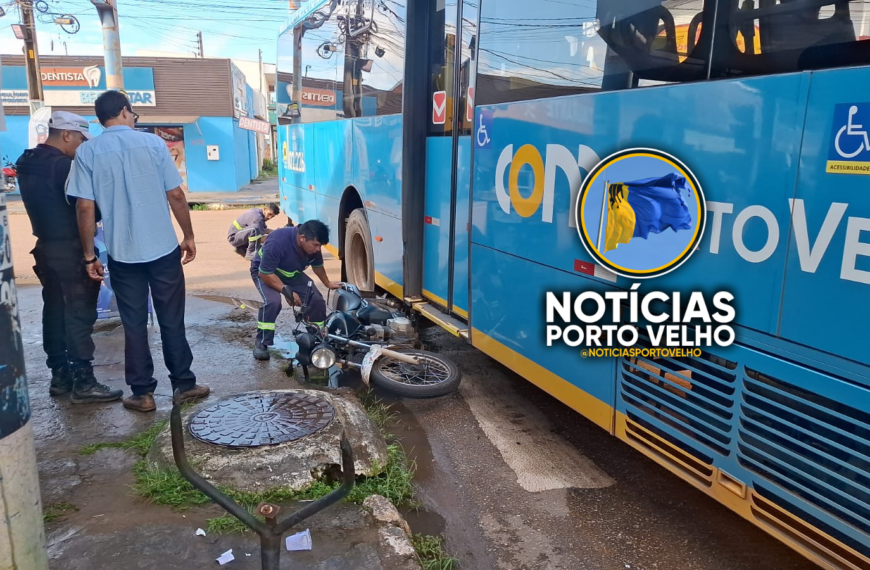 VÍDEO – MOTO FICA EMBAIXO DE ÔNIBUS APÓS ACIDENTE NA ZONA LESTE DE PORTO VELHO