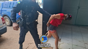 ADOLESCENTE E MULHER SÃO FLAGRADOS COM DROGAS NA&hellip;