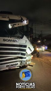 NA MADRUGADA: CAMINHONEIRO BÊBADO DERRUBA POSTE, FOGE NA&hellip;