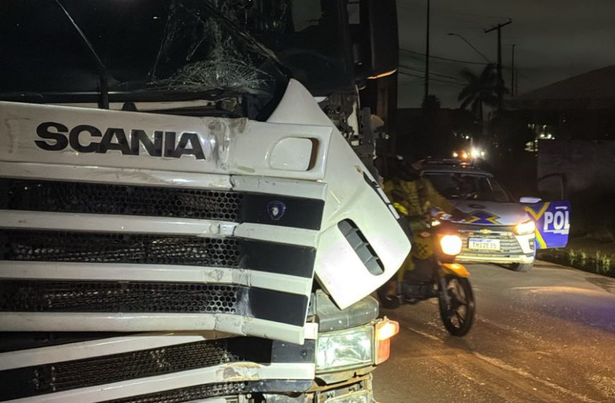 NA MADRUGADA: CAMINHONEIRO BÊBADO DERRUBA POSTE, FOGE NA CONTRAMÃO E ACABA PRESO EM PORTO VELHO