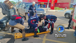 GRAVE ACIDENTE: MOTOBOY FICA FERIDO APÓS COLISÃO COM&hellip;
