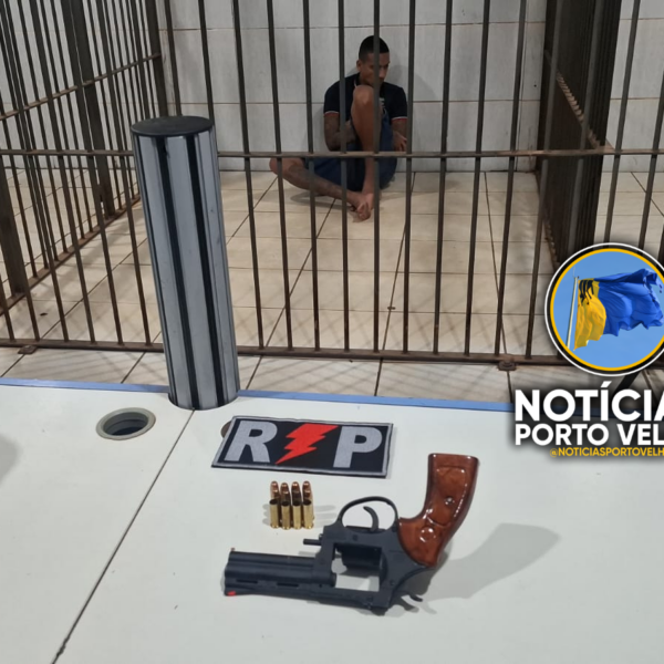 Suspeito é preso com revólver e munições após ocorrência de roubo; homem ainda tentou enganar polícia com nome falso
