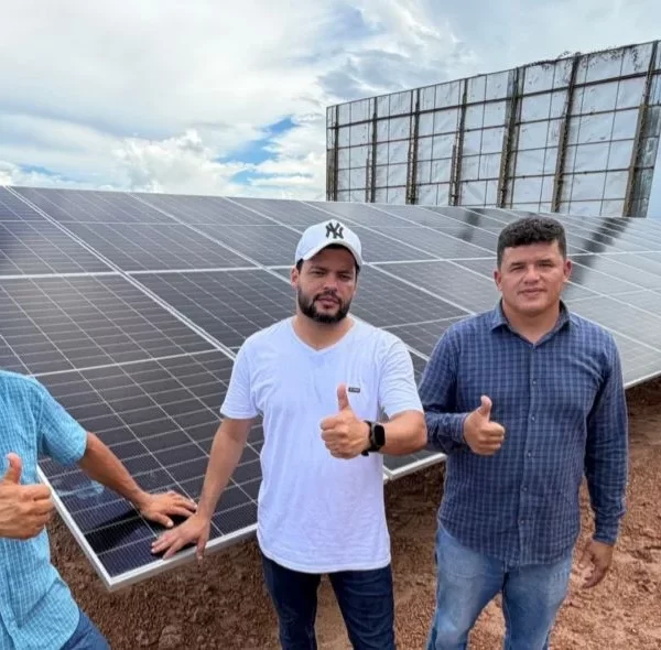 Deputado Edevaldo Neves viabiliza entrega de placas solares para associação em Vilhena