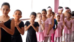 Ballet transforma rotina de crianças e contribui para&hellip;