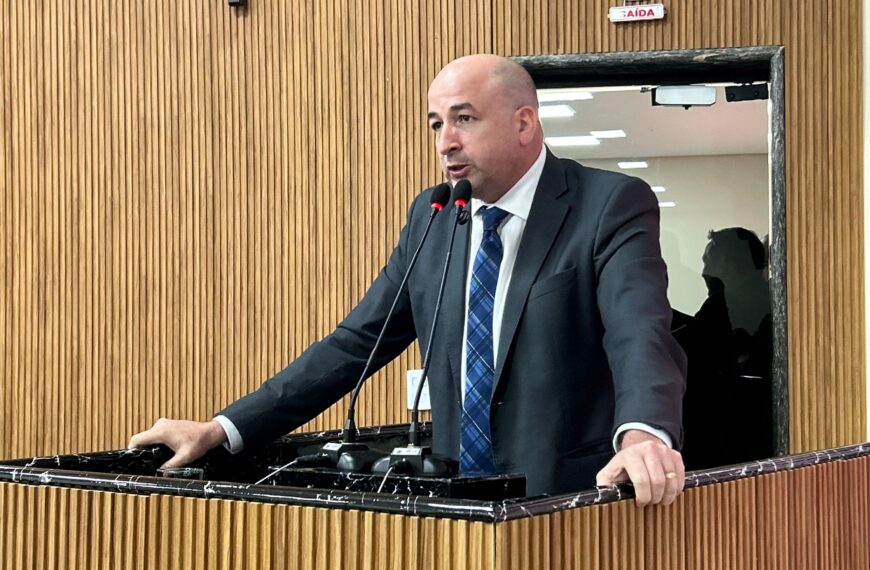 Saúde pública em alerta: Gedeão Negreiros cobra limpeza urgente de vala no Bairro São Francisco