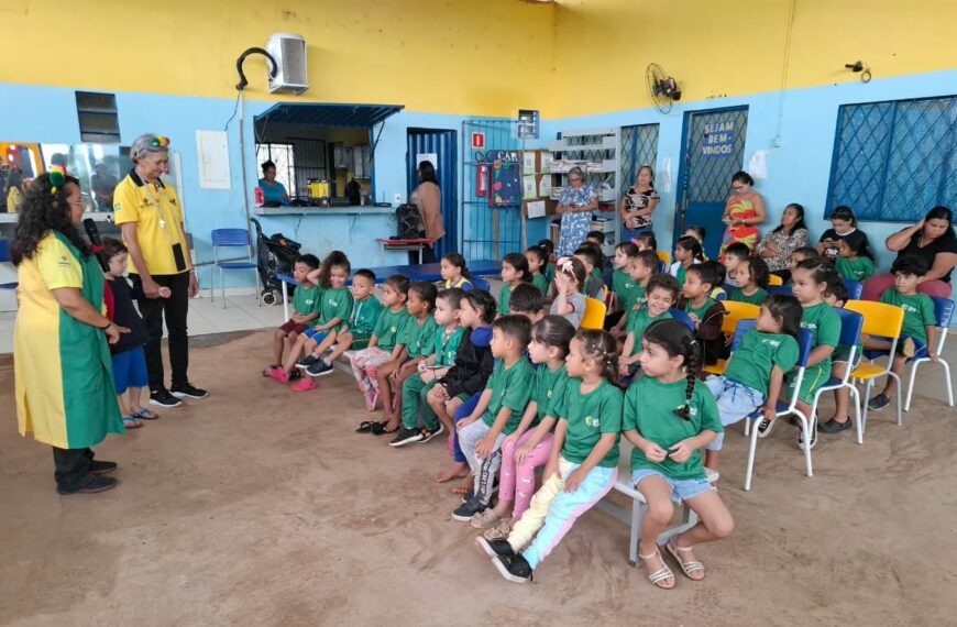 Detran-RO promove ação educativa sobre travessia segura com crianças em Porto Velho