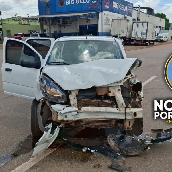MOTORISTA DE UNO AVANÇA PREFERENCIAL E CAUSA GRAVE ACIDENTE COM TÁXI DE NOVA MAMORÉ NO BAIRRO NOVA PORTO VELHO