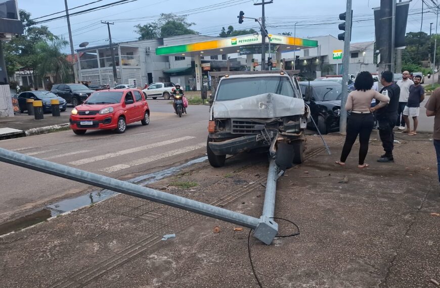 COLISÃO VIOLENTA: Motorista de aplicativo fica&hellip;