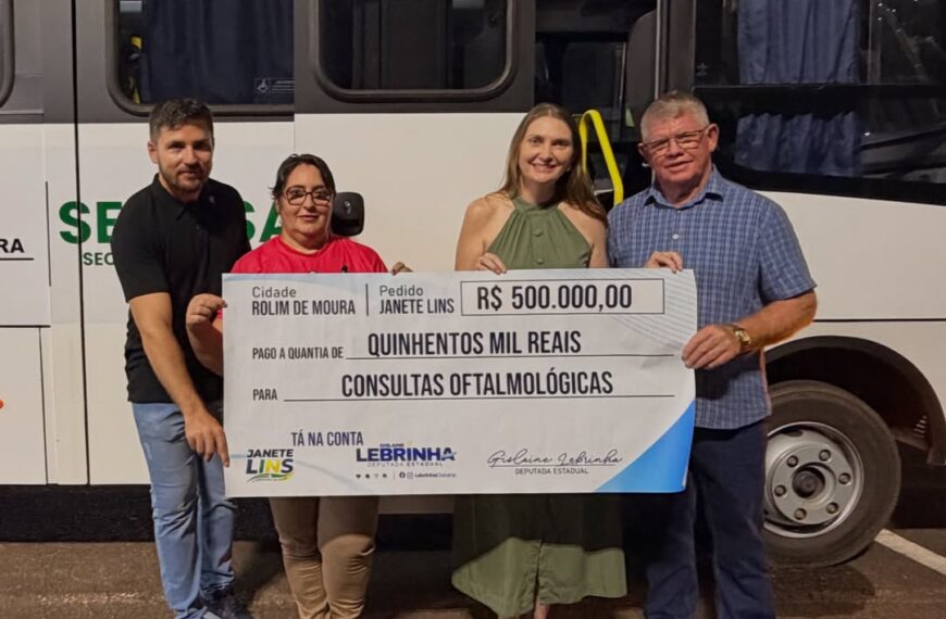 Deputada Lebrinha entrega micro-ônibus e destina R$ 500 mil para saúde em Rolim de Moura