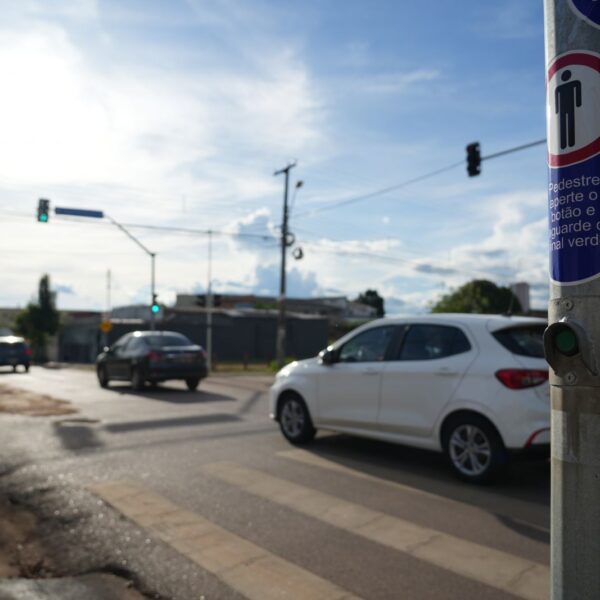 Semáforos inteligentes começam a operar e prometem transformar o trânsito em Porto Velho