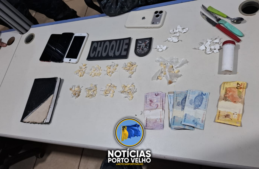 Oficina vira fachada para tráfico e polícia descobre “estoque” de drogas escondido em banheiro