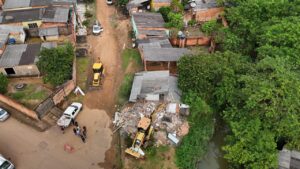 Prefeitura demole imóvel irregular em área de preservação&hellip;
