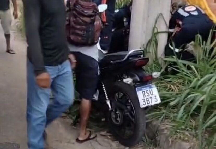 MOTOCICLISTA FICA EM ESTADO CRÍTICO APÓS COLISÃO VIOLENTA CONTRA POSTE EM PORTO VELHO