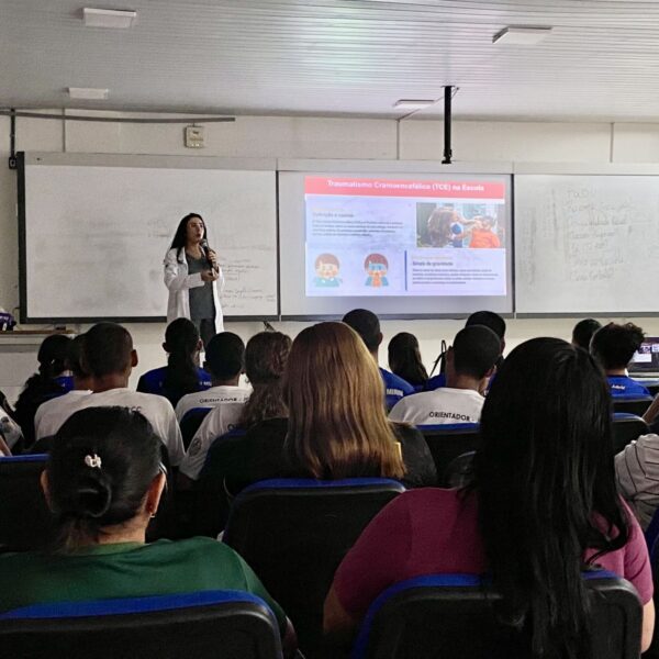 Capacitação em primeiros socorros prepara servidores para emergências em escola de Porto Velho
