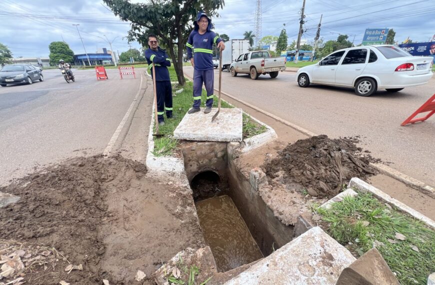 Prefeitura intensifica limpeza de drenagem na avenida Imigrantes para reduzir alagamentos