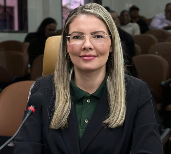 Sofia Andrade cobra apuração e ressarcimento por obra na Estrada dos Periquitos