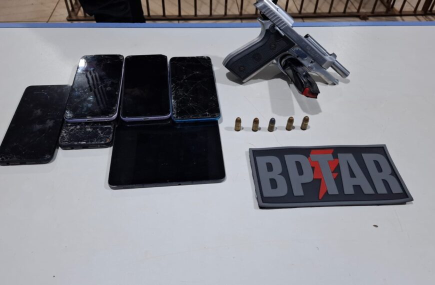 CHEFINHO DO CV” DE 22 ANOS É PRESO PELO BPTAR COM PISTOLA .380 E MUNIÇÕES EM CARRO DE APP