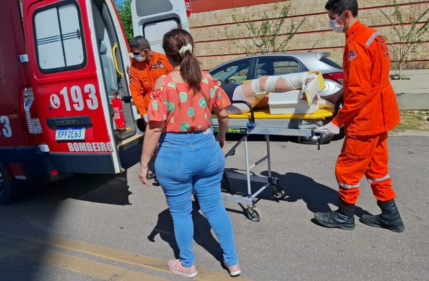 PASSAGEIRA FICA GRAVEMENTE FERIDA APÓS QUEDA DE MOTO DE APLICATIVO EM LADEIRA