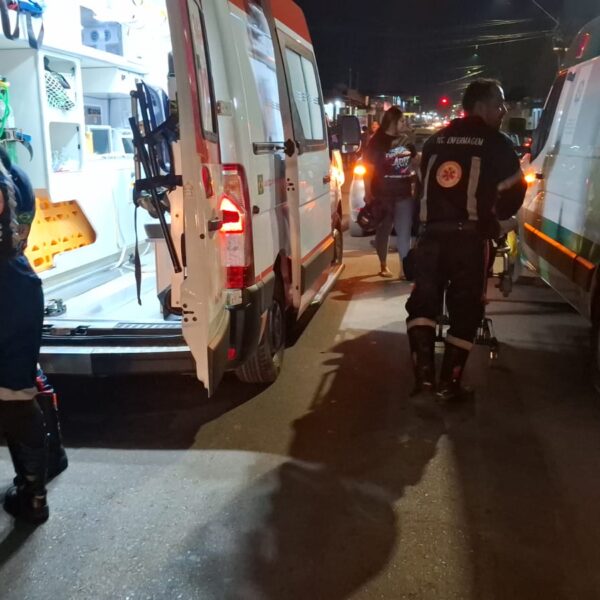 Passageira de moto aplicativo fica inconsciente e ciclista fica ferido em grave acidente na zona Leste de Porto Velho