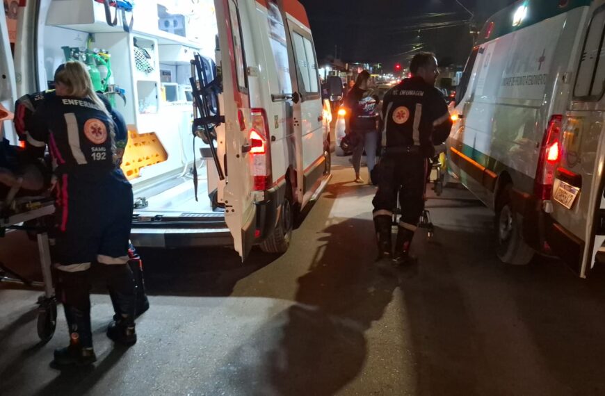 Passageira de moto aplicativo fica inconsciente e ciclista fica ferido em grave acidente na zona Leste de Porto Velho