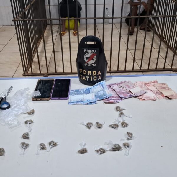 Dupla é flagrada com drogas e esquema de PIX durante operação da PM no Centro de Porto Velho