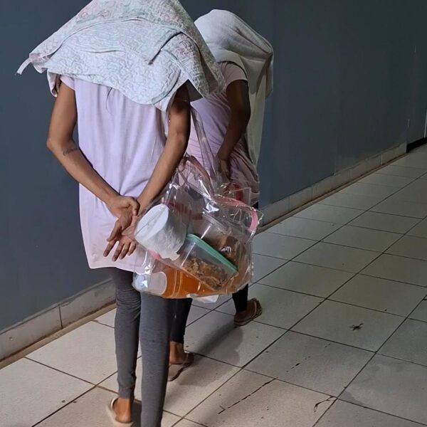 DUAS MULHERES SÃO PRESAS AO TENTAREM ENTRAR COM DROGAS NO PRESÍDIO 603