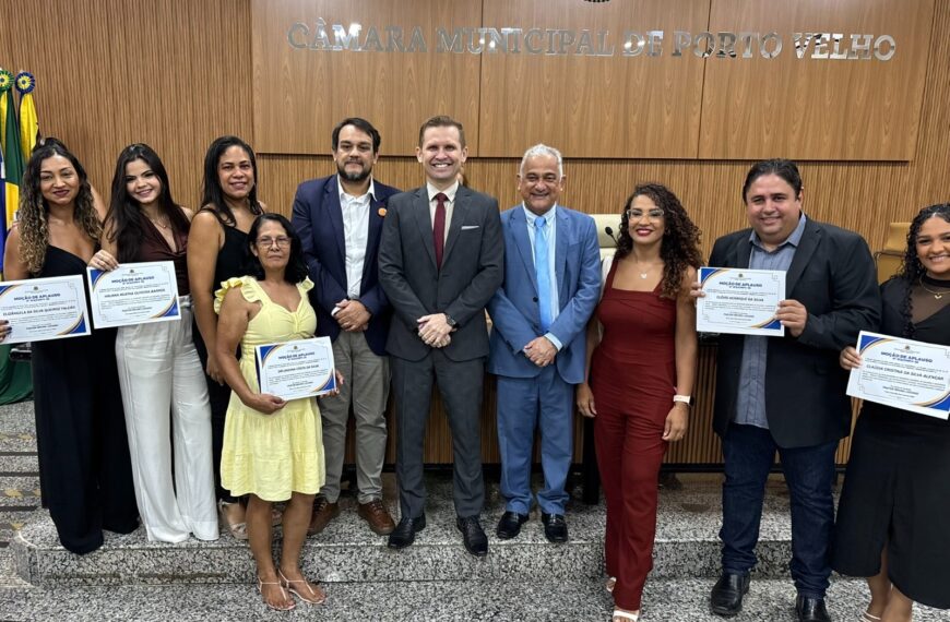 VEREADOR PASTOR BRUNO LUCIANO HOMENAGEIA SERVIDORES DA SEMIAS COM MOÇÃO DE APLAUSO NA CÂMARA MUNICIPAL