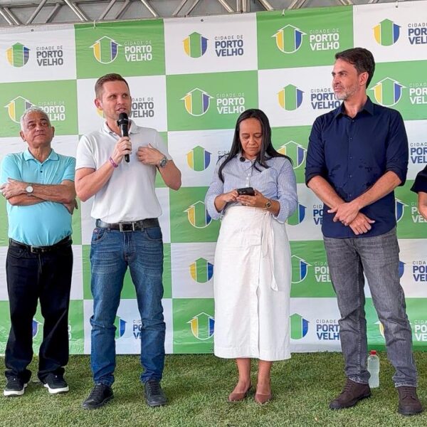 VEREADOR PASTOR BRUNO LUCIANO ACOMPANHA ENTREGA DA PRAÇA DO