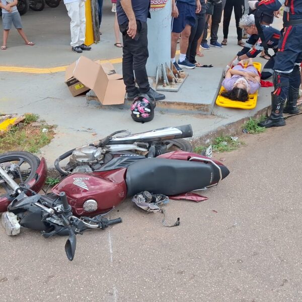 TENTATIVA DE ULTRAPASSAGEM TERMINA EM GRAVE ACIDENTE ENTRE MOTO E CARRO COM CASAL FERIDO