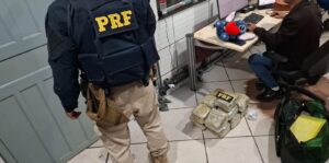 MULHER É PRESA PELA PRF COM TRÊS TABLETES&hellip;