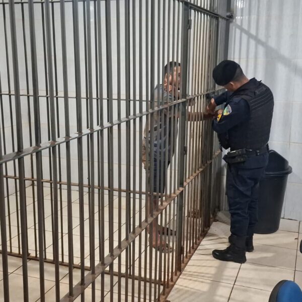 Mulher com próteses metálicas é agredida durante discussão e homem acaba preso por violência doméstica
