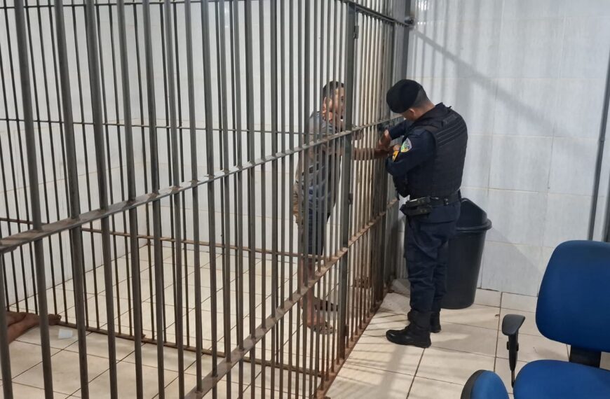 Mulher com próteses metálicas é agredida durante discussão e homem acaba preso por violência doméstica