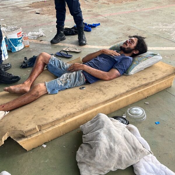 REVOLTA POPULAR: HOMEM SUSPEITO DE AGREDIR GRÁVIDA É ESPANCADO EM PRÉDIO ABANDONADO