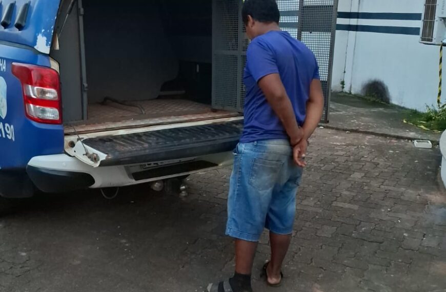 Homem tenta esconder identidade durante abordagem, mas acaba preso por mandado em aberto