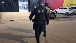HOMEM É PRESO APÓS FURTAR OBJETO DE CAMINHONETE&hellip;