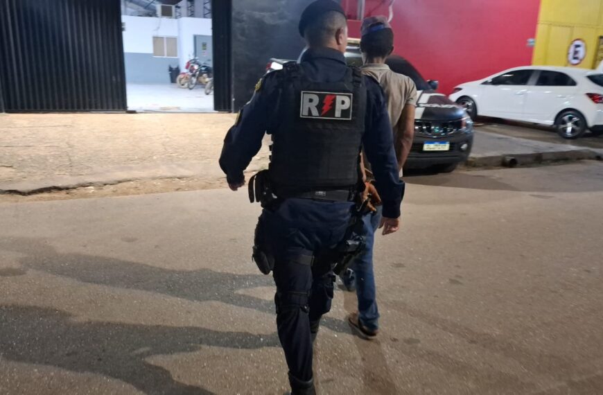 HOMEM É PRESO APÓS FURTAR OBJETO DE CAMINHONETE E SER CONTIDO POR MORADORES EM PORTO VELHO