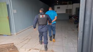 PORTEIRO É PRESO APÓS SER FLAGRADO POR CÂMERA&hellip;