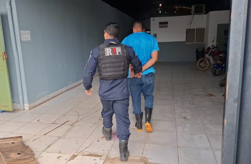 PORTEIRO É PRESO APÓS SER FLAGRADO POR CÂMERA DENTRO DE RESIDÊNCIA EM CONDOMÍNIO