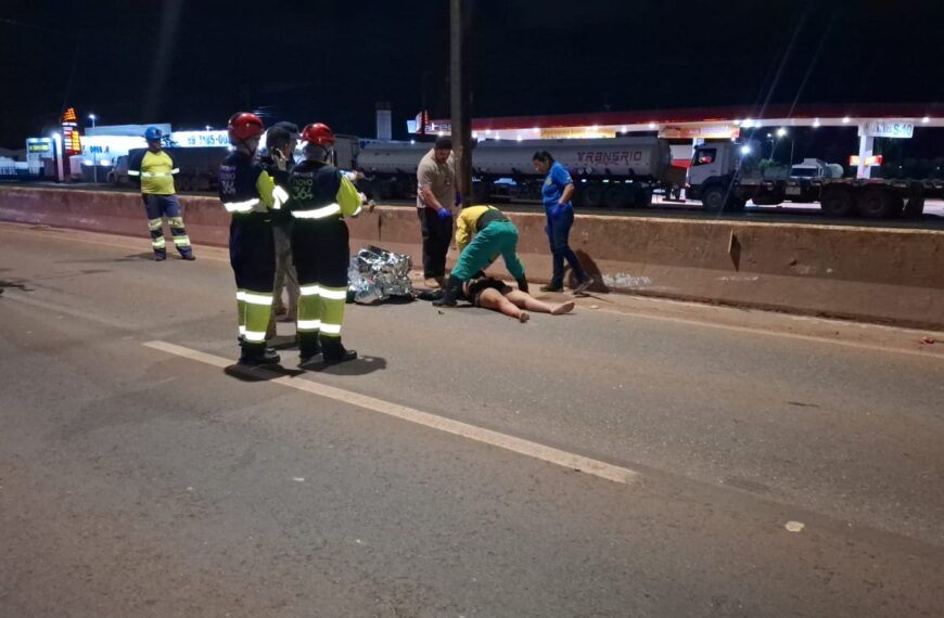 TRAGÉDIA NA BR-364: JOVEM DE 19 ANOS MORRE E ESPOSO É INTUBADO APÓS GRAVE ACIDENTE DE MOTO EM PORTO VELHO