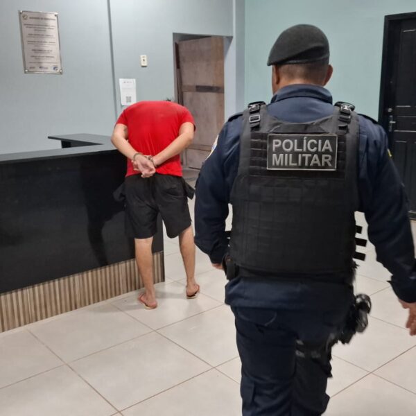 Foragido da Justiça é capturado pela PM após ser flagrado usando droga em praça da Zona Sul de Porto Velho