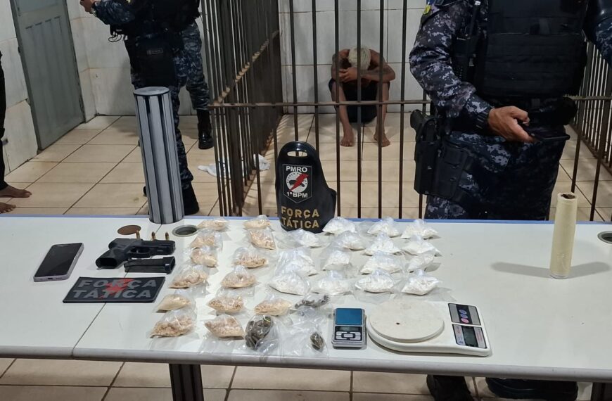 Operação da PM Desmantela Esconderijo de Suspeitos de Roubo e Apreende Arma de Uso Restrito, Drogas e Moto Utilizada no&hellip;