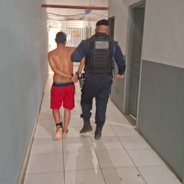Tornozelado é preso com drogas, balança de precisão e placas de motos roubadas em Porto Velho