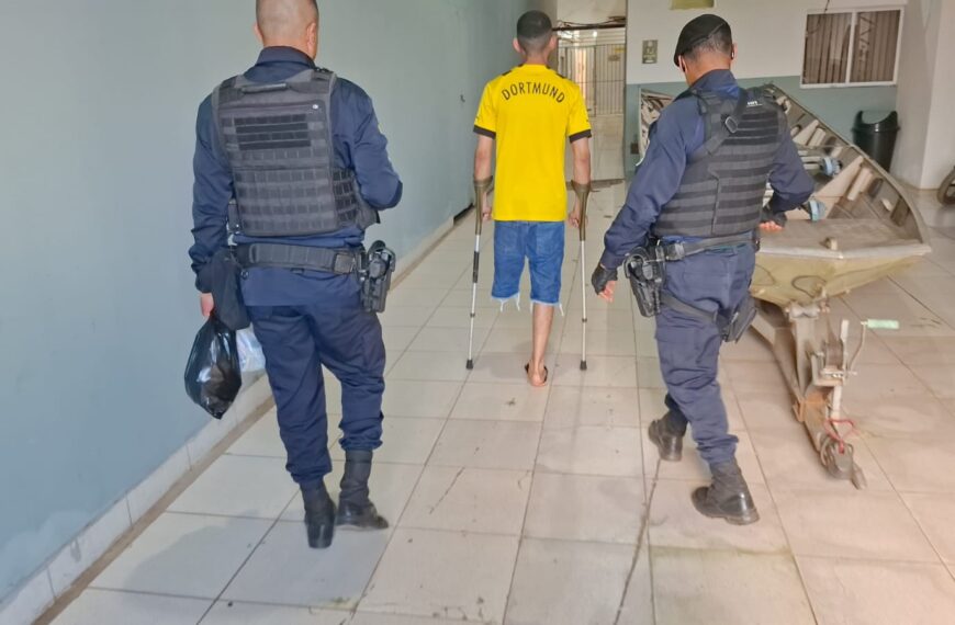 Rastreamento de Celular Roubado Leva Polícia a Apartamento com Diversos iPhones de Origem Suspeita